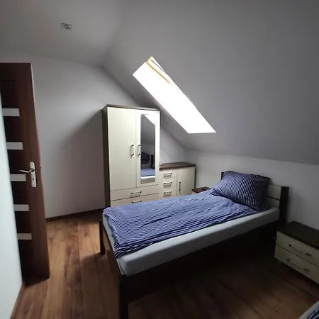 Apartman Kier Dom Blizniak 7-osobowy Ze Strefa Basenowa W Miejscowosci Niedaleko Zatoru I Energylandii Chocznia